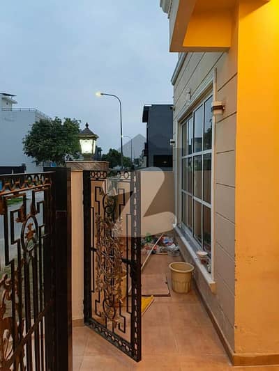 5 MARLA MODERN HOUSE FOR SALE IN DHA 9 TOWN.