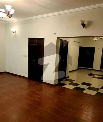 عسکری 11 ۔ سیکٹر بی عسکری 11,عسکری,لاہور میں 5 کمروں کا 12 مرلہ مکان 5.1 کروڑ میں برائے فروخت۔