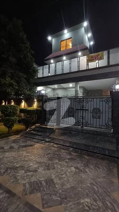 سینٹرل پارک ہاؤسنگ سکیم لاہور میں 4 کمروں کا 10 مرلہ مکان 3.1 کروڑ میں برائے فروخت۔