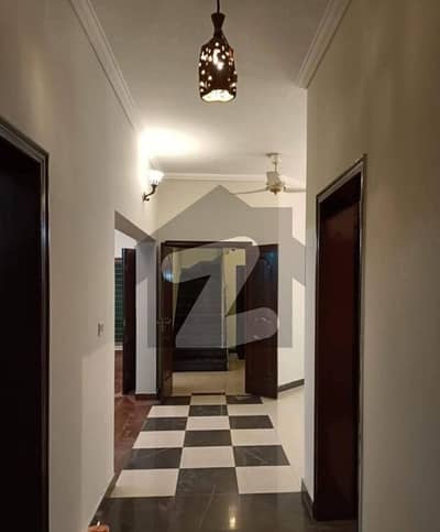 عسکری 11 ۔ سیکٹر بی عسکری 11,عسکری,لاہور میں 5 کمروں کا 12 مرلہ مکان 5.0 کروڑ میں برائے فروخت۔