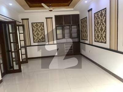 ویلینشیاء ہاؤسنگ سوسائٹی لاہور میں 2 کمروں کا 10 مرلہ زیریں پورشن 80.0 ہزار میں کرایہ پر دستیاب ہے۔