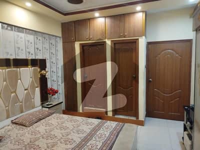 راشد منہاس روڈ کراچی میں 2 کمروں کا 5 مرلہ فلیٹ 1.35 کروڑ میں برائے فروخت۔