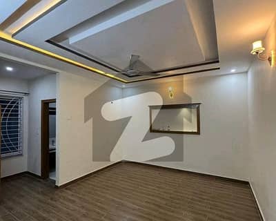 جی ۔ 13 اسلام آباد میں 3 کمروں کا 10 مرلہ زیریں پورشن 1.3 لاکھ میں کرایہ پر دستیاب ہے۔