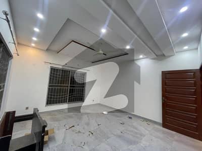 بحریہ ٹاؤن - اوورسیزبی بحریہ ٹاؤن اوورسیز انکلیو,بحریہ ٹاؤن,لاہور میں 6 کمروں کا 1 کنال مکان 2.4 لاکھ میں کرایہ پر دستیاب ہے۔