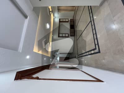 سوان گارڈن ۔ بلاک ایف سوان گارڈن,اسلام آباد میں 3 کمروں کا 1 کنال بالائی پورشن 95.0 ہزار میں کرایہ پر دستیاب ہے۔