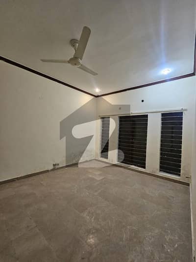 ای ۔ 11/3 ای ۔ 11,اسلام آباد میں 3 کمروں کا 1 کنال بالائی پورشن 1.85 لاکھ میں کرایہ پر دستیاب ہے۔