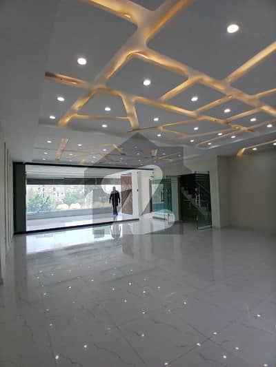 بحریہ ٹاؤن نشتر بلاک بحریہ ٹاؤن سیکٹر ای,بحریہ ٹاؤن,لاہور میں 5 مرلہ دفتر 45.0 ہزار میں کرایہ پر دستیاب ہے۔