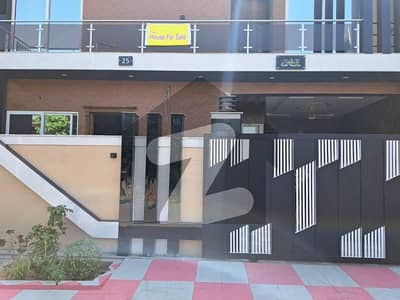 جی ۔ 13 اسلام آباد میں 6 کمروں کا 10 مرلہ مکان 8.5 کروڑ میں برائے فروخت۔