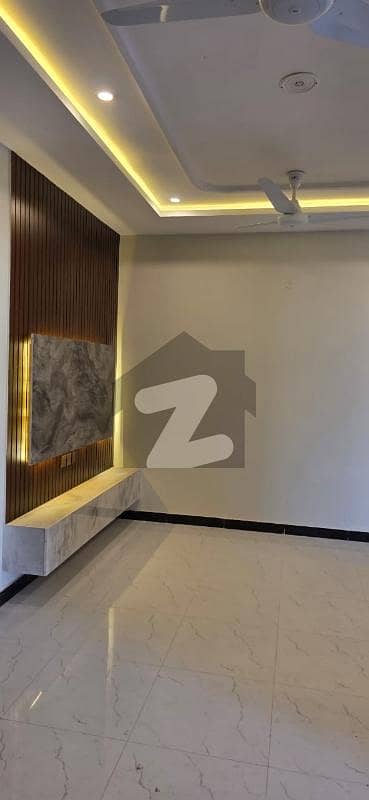 ایچ ۔ 13 اسلام آباد میں 5 کمروں کا 4 مرلہ مکان 2.15 کروڑ میں برائے فروخت۔