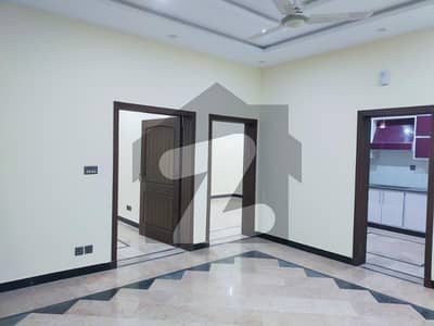 جی ۔ 13/2 جی ۔ 13,اسلام آباد میں 5 کمروں کا 8 مرلہ مکان 5.25 کروڑ میں برائے فروخت۔