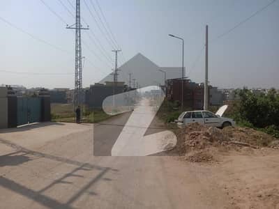 آئی ۔ 11 اسلام آباد میں 7 مرلہ کمرشل پلاٹ 7.5 کروڑ میں برائے فروخت۔