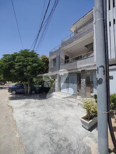 PRIME LOCATION PARK FACING OWNER BUILD 400 SQUARE YARDS 40 WIDE ROAD HOUSE FOR SALE IN SECTOR Y GULSHAN E MAYMAR KARACHI