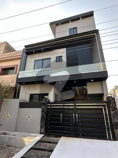 جوبلی ٹاؤن لاہور میں 6 کمروں کا 5 مرلہ مکان 2.39 کروڑ میں برائے فروخت۔