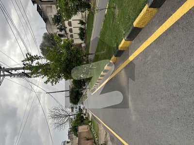 فیصل ٹاؤن فیصل آباد میں 1 کنال رہائشی پلاٹ 3.96 کروڑ میں برائے فروخت۔