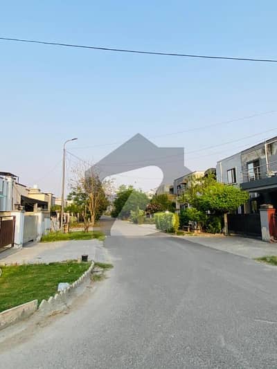 خیابانِ امین لاہور میں 11 مرلہ رہائشی پلاٹ 1.25 کروڑ میں برائے فروخت۔ خیابانِ امین لاہور میں 11 مرلہ رہائشی پلاٹ 1.25 کروڑ میں برائے فروخت۔