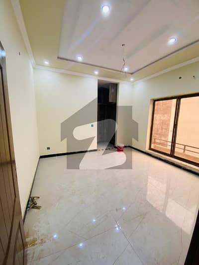 ایل ڈی اے ایوینیو لاہور میں 6 کمروں کا 10 مرلہ مکان 3.5 کروڑ میں برائے فروخت۔