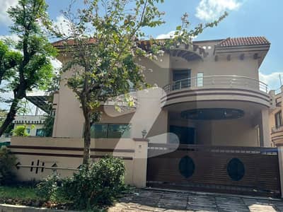 آئی ۔ 8 اسلام آباد میں 9 کمروں کا 12 مرلہ مکان 16.0 لاکھ میں کرایہ پر دستیاب ہے۔