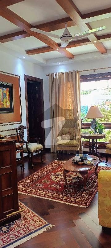 زمزمہ کراچی میں 1 کنال مکان 30.0 کروڑ میں برائے فروخت۔ زمزمہ کراچی میں 1 کنال مکان 30.0 کروڑ میں برائے فروخت۔