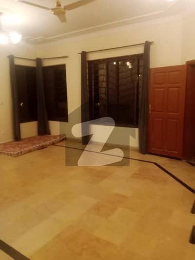 ای ۔ 11/2 ای ۔ 11,اسلام آباد میں 2 کمروں کا 10 مرلہ زیریں پورشن 85.0 ہزار میں کرایہ پر دستیاب ہے۔