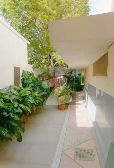 500 Sqyd Ground + 2 House for Rent 15 Rooms + Huge Hall | | VIP Location Gulshan Block 7