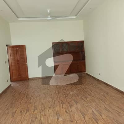 ماڈل ٹاؤن ۔ بلاک ایف ماڈل ٹاؤن,لاہور میں 2 کمروں کا 15 مرلہ زیریں پورشن 1.55 لاکھ میں کرایہ پر دستیاب ہے۔