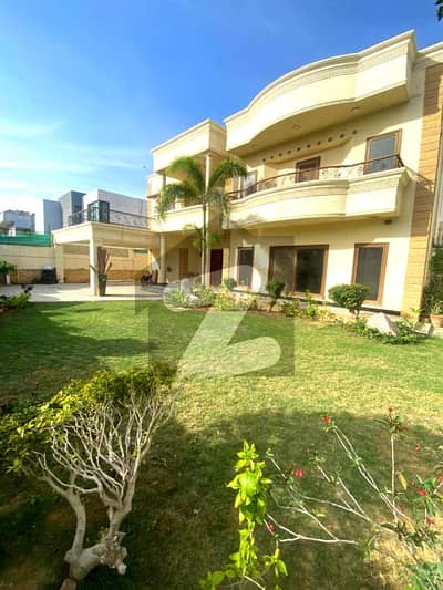 ڈی ایچ اے فیز 6 ڈی ایچ اے ڈیفینس,کراچی میں 6 کمروں کا 2 کنال مکان 13.0 لاکھ میں کرایہ پر دستیاب ہے۔