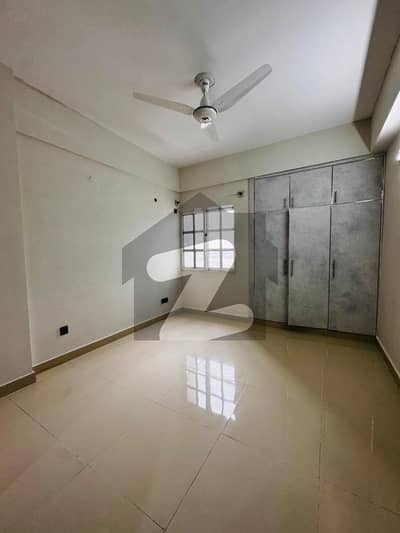 2 bed luxury non furnished apartment available for rent in Daimond mall
