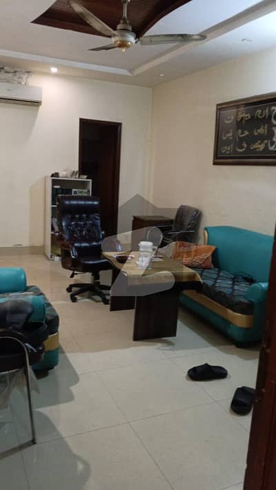 فیصل ٹاؤن ۔ بلاک سی فیصل ٹاؤن,لاہور میں 4 کمروں کا 10 مرلہ مکان 1.5 لاکھ میں کرایہ پر دستیاب ہے۔