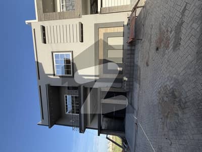 پام ولیج حیدرآباد بائی پاس,حیدر آباد میں 5 کمروں کا 8 مرلہ مکان 4.4 کروڑ میں برائے فروخت۔