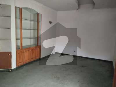 گلبرگ 3 گلبرگ,لاہور میں 4 کمروں کا 10 مرلہ مکان 2.5 لاکھ میں کرایہ پر دستیاب ہے۔