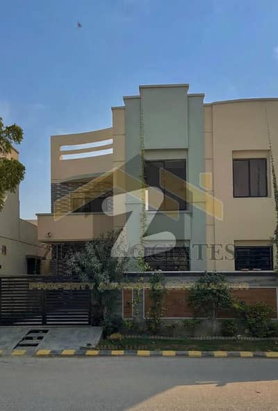 صائمہ لگژری ہومز کراچی میں 4 کمروں کا 10 مرلہ مکان 3.5 کروڑ میں برائے فروخت۔