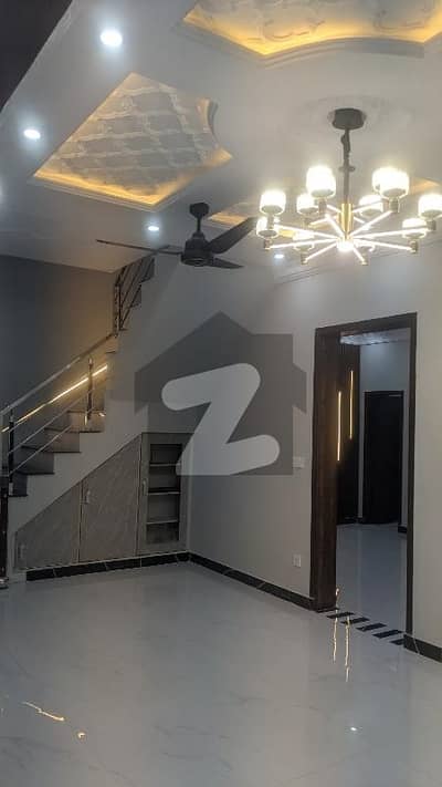 کینال گارڈن لاہور میں 5 کمروں کا 5 مرلہ مکان 2.35 کروڑ میں برائے فروخت۔