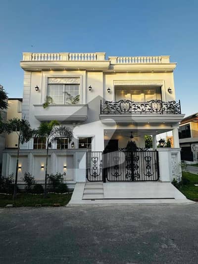 5 MARLA MODERN HOUSE FOR SALE IN DHA 9 TOWN.