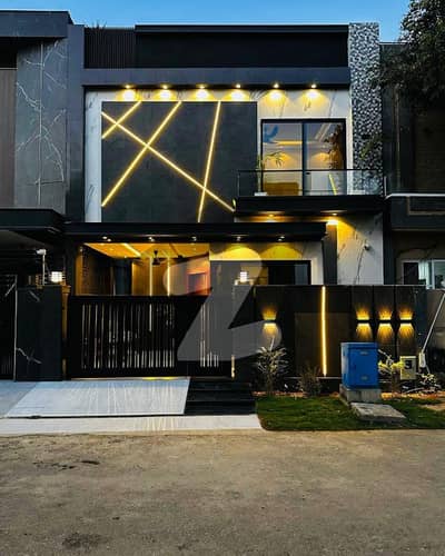 5 MARLA MODERN HOUSE FOR SALE IN DHA 9 TOWN.