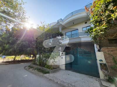 جی ۔ 10 اسلام آباد میں 4 کمروں کا 6 مرلہ مکان 6.35 کروڑ میں برائے فروخت۔