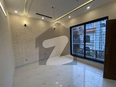 پارک ویو سٹی لاہور میں 4 کمروں کا 5 مرلہ مکان 2.4 کروڑ میں برائے فروخت۔