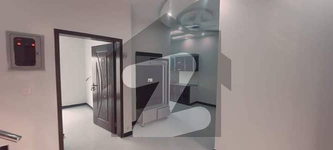 عسکری 10 - سیکٹر ایف عسکری 10,عسکری,لاہور میں 4 کمروں کا 17 مرلہ مکان 2.5 لاکھ میں کرایہ پر دستیاب ہے۔