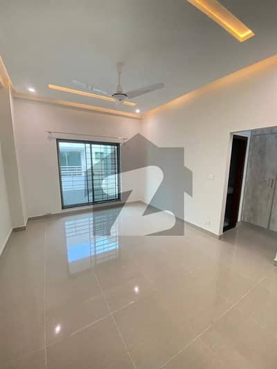 ASKARI-10 SUPER HOT LOCATION 3-BEDROOMS 10 MARLA BEAUTIFUL FLAT AVAILABLE FOR SALE