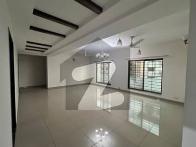 عسکری 10 - سیکٹر ایف عسکری 10,عسکری,لاہور میں 3 کمروں کا 10 مرلہ فلیٹ 1.25 لاکھ میں کرایہ پر دستیاب ہے۔