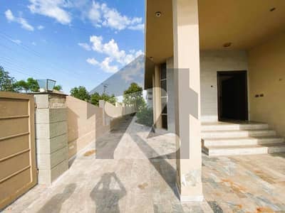 ڈی ایچ اے 11 رہبر لاہور میں 8 کمروں کا 2 کنال مکان 2.4 لاکھ میں کرایہ پر دستیاب ہے۔