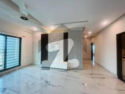 عسکری 10 - سیکٹر ایس عسکری 10,عسکری,لاہور میں 4 کمروں کا 12 مرلہ فلیٹ 4.25 کروڑ میں برائے فروخت۔