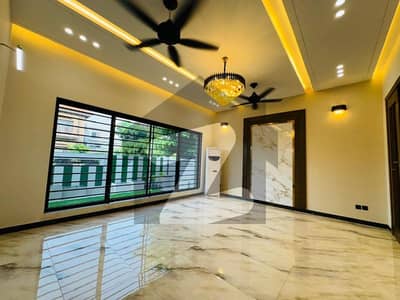 ڈی ایچ اے ڈیفینس فیز 2 ڈی ایچ اے ڈیفینس,اسلام آباد میں 5 کمروں کا 1 کنال مکان 11.5 کروڑ میں برائے فروخت۔