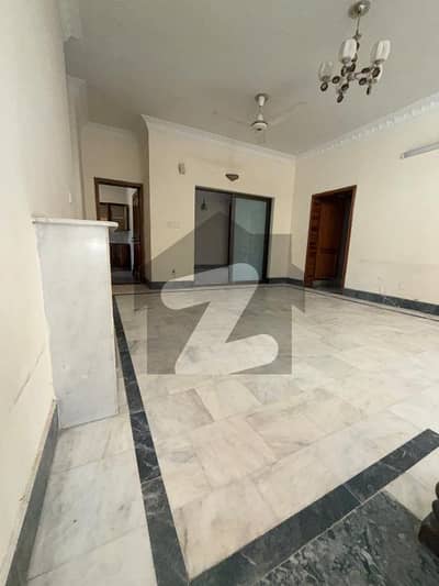 جی ۔ 11 اسلام آباد میں 6 کمروں کا 14 مرلہ مکان 2.9 لاکھ میں کرایہ پر دستیاب ہے۔