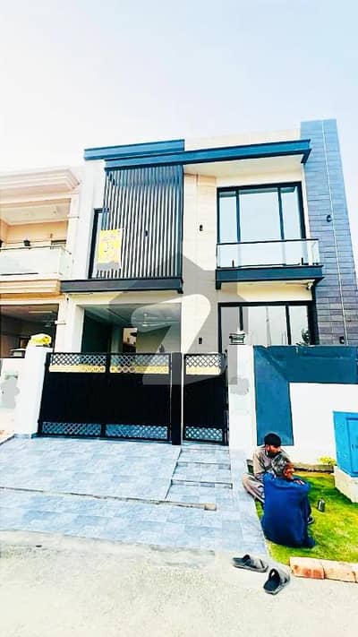 5 MARLA MODERN HOUSE FOR SALE IN DHA 9 TOWN.
