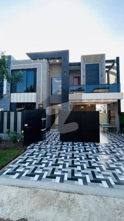 10 Marla Double Heighted Beautiful House For Sale On 50ft Road