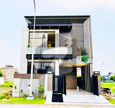 5 MARLA MODERN HOUSE FOR SALE IN DHA 9 TOWN.
