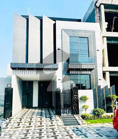 5 MARLA MODERN HOUSE FOR SALE IN DHA 9 TOWN.