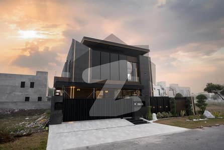 ڈی ایچ اے فیز 6 - بلاک سی فیز 6,ڈیفنس (ڈی ایچ اے),لاہور میں 5 کمروں کا 1 کنال مکان 7.95 کروڑ میں برائے فروخت۔