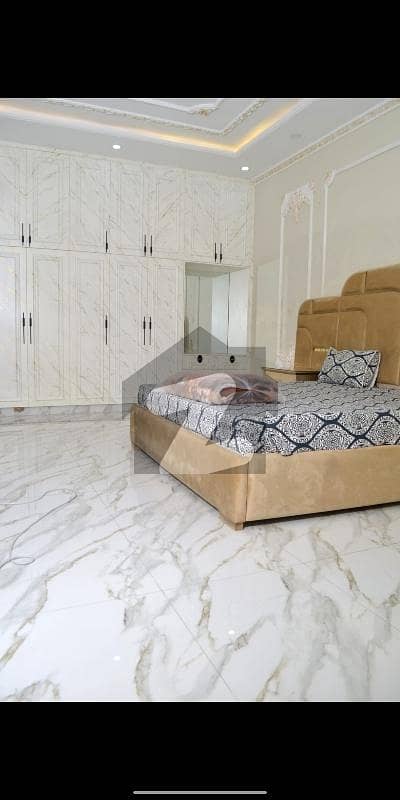 جوہر ٹاؤن لاہور میں 6 کمروں کا 1 کنال مکان 4.5 لاکھ میں کرایہ پر دستیاب ہے۔