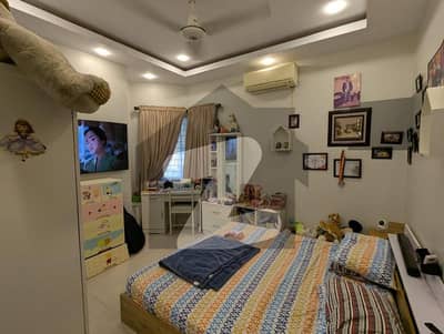 ڈی ایچ اے فیز 8 - زون بی ڈی ایچ اے فیز 8,ڈی ایچ اے ڈیفینس,کراچی میں 4 کمروں کا 4 مرلہ مکان 6.75 کروڑ میں برائے فروخت۔